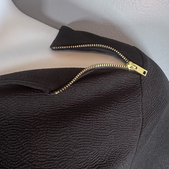 Worthington Woman Black Pleated Top Gold Zipper Shoulder Blouse Plus Size 1X - Picture 6 of 12